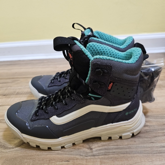VANS MTE UltraRange EXO Hi Gore-Tex Shoe - Picture 3 of 12